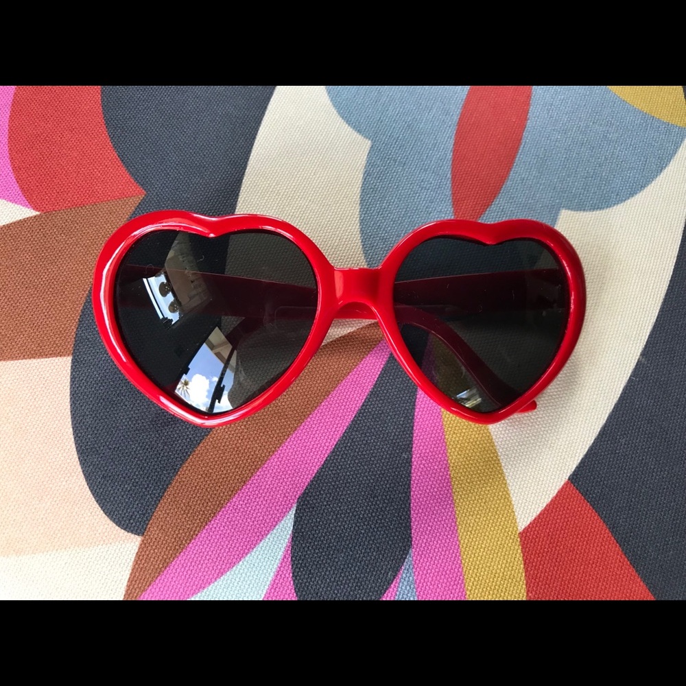 ❤️ shaped sunnies!! - Picture 3 of 7